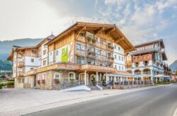 Reisegutschein für Aktiv & Wellnessurlaub in Tirol: 3 Tage im TOP 4* Hotel mit Halbpensi...