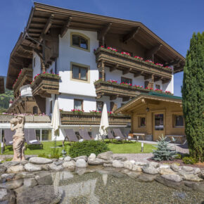 Wellness pur in Österreich: 4 Tage Zillertal im TOP 4* Hotel mit Halbpension für 264€