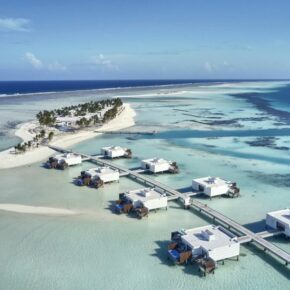 Last Minute Luxusurlaub: 10 Tage Malediven im TOP 5* Hotel mit All Inclusive, Transfer & Zug für 2698€