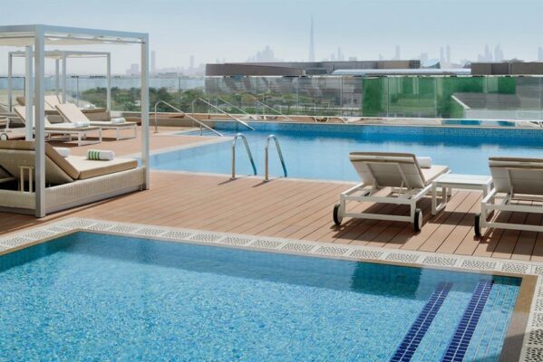 Holiday Inn Dubai Festival City Pool