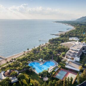 Luxusurlaub: 6 Tage Antalya im TOP 5* Rixos Hotel mit All Inclusive, Flug, Transfer & Zug nur 562€