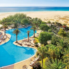 Im Winter auf die Kanaren: 7 Tage Fuerteventura im 4* Hotel mit Halbpension, Flug, Transfer & Zug nur 493€
