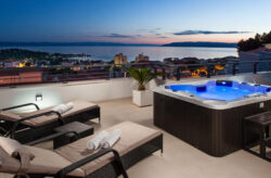 Kroatien: 8 Tage LUXUS-Villa mit Panoramablick, Pool, Jacuzzi & Sonnendeck ab 319€ p.P.
