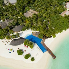 Malediven-Traum: 10 Tage im TOP 4.5* Resort inkl. Vollpension, Flug, Transfer & Zug für 1.619€