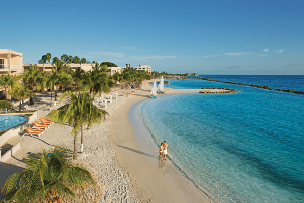 Strandabschnitt vor dem Sunscape Resort auf Curaçao