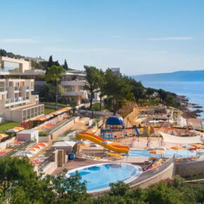 Übers Wochenende an den Strand: 4 Tage Kroatien im TOP 4* Resort mit Halbpension Plus & Meerblick nur 224€