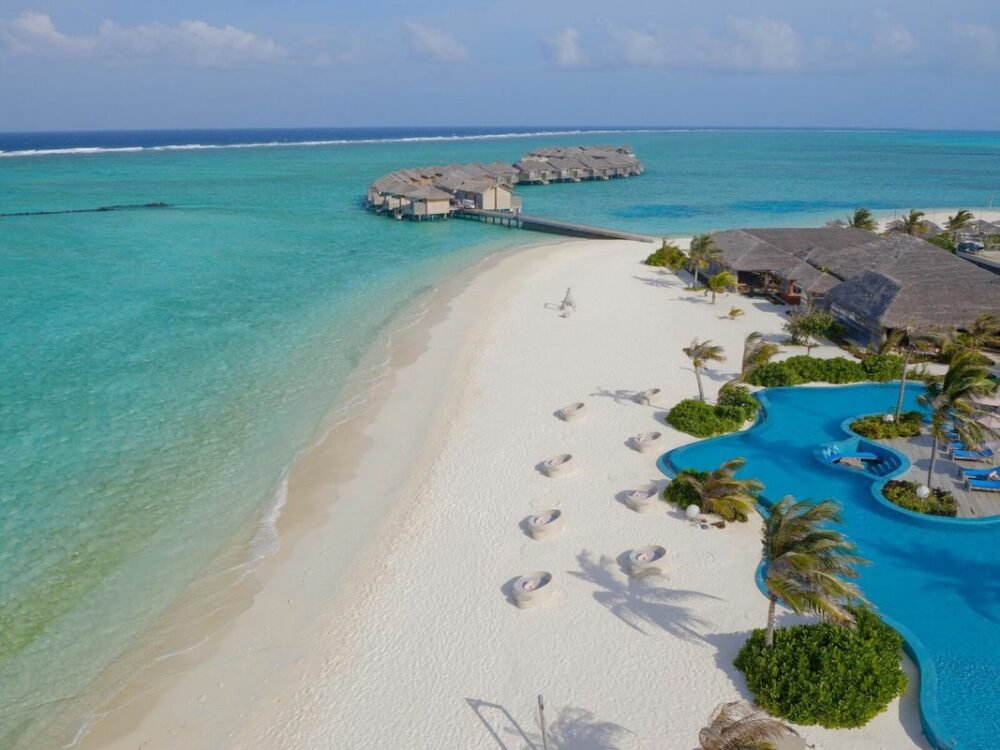 you-and-me-cocoon-maledives-pool