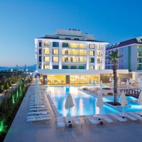 5* Urlaub in der Türkei: 1 Woche im TOP 5* Resort am Strand mit AI, Flug & Transfer nur 320€