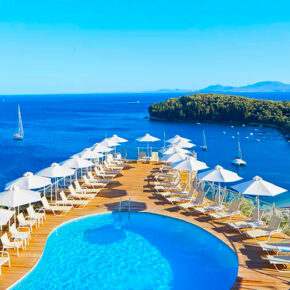 Sonne tanken auf Korfu: 6 Tage im TOP 4* Resort mit Superior Zimmer inkl. Meerblick, Frühstück & Flug nur 286€
