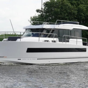 Nachhaltiger Urlaub auf dem Wasser: 7 Tage Niederlande mit einer vollelektrischen Luxusyacht Eurer Wahl ab 385€ Nachhaltiger Urlaub auf dem Wasser: 7 Tage Niederlande mit einer vollelektrischen Luxusyacht Eurer Wahl ab 385€