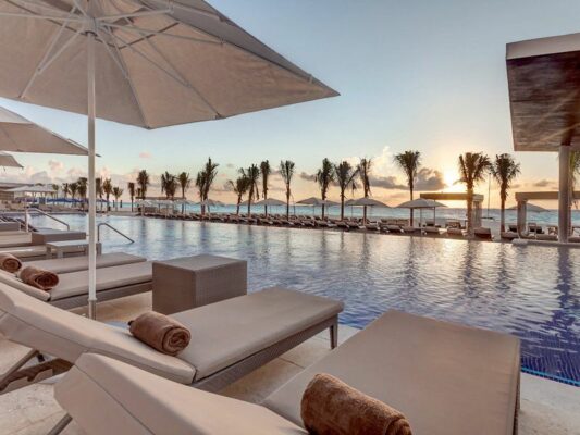 Mexiko Cancun Royalton Chic Suites Cancun - Pool