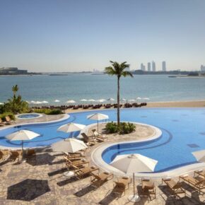 Dubai-Kracher: 6 Tage im TOP 5* Hotel mit Rooftop-Pool, Halbpension, Flug, Transfer & Zug nur 790€ Dubai-Kracher: 6 Tage im TOP 5* Hotel mit Rooftop-Pool, Halbpension, Flug, Transfer & Zug nur 790€