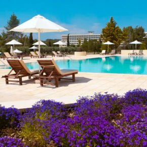 Luxus-Traum in Griechenland: 6 Tage im TOP 5* Strandhotel mit Halbpension, Flug & Extras nur 416€