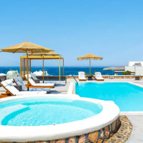 Santorini-Traum: 6 Tage im kleinen 4* Hotel inklusive Frühstück & Flug ab nur 572€ 