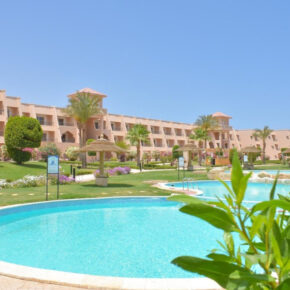Familienurlaub: 8 Tage Ägypten im 5* Resort mit All Inclusive, Flug, Transfer & Zug nur 417 € pro Person