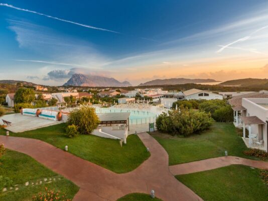 Grande Baia Resort & Spa Sardinien Außenanlage