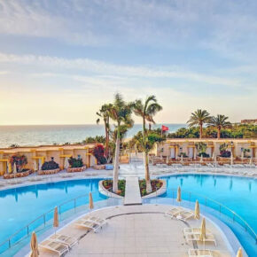 Fuerteventura-Traum: 5 Tage Sommerurlaub im TOP 4* Hotel mit Al & Flug ab 501€