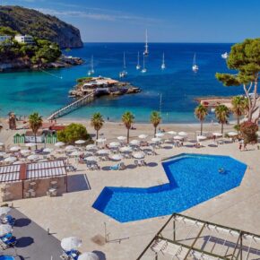 Mallorca-Schnäppchen: 6 Tage Mallorca im TOP 4* Hotel am Strand mit Frühstück, Flug, Transfer & Zug nur 499€