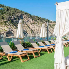 Ab nach Ibiza: 5 Tage im 4* Hotel mit Halbpension & Flug nur 392€