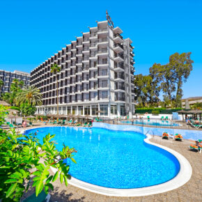 Inselurlaub auf Gran Canaria: 8 Tage im guten 3.5* Hotel am Strand mit All Inclusive, Flug & Transfer für 665€