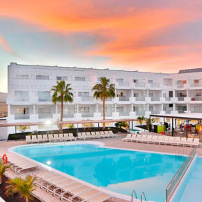 Luxus auf Lanzarote: 5 Tage im TOP 4* Hotel in Strandnähe mit Junior Suite, All Inclusive & Flug nur 342€