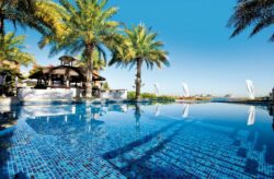 Luxus in Dubai: 8 Tage im TOP 5* Mövenpick Hotel mit Frühstück, Flug, Transfer & Zug für...