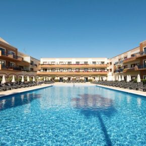 Auszeit in Portugal: 8 Tage im TOP 4* Hotel inkl. Frühstück, Flug & Transfer nur 483€