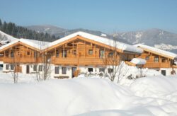 Ski-Urlaub in Österreich: 4 Tage im 4* Chalet in Pistennähe & Skipass nur 279€