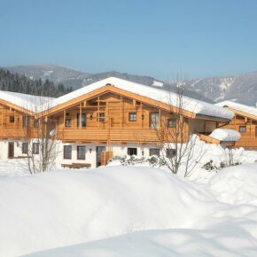 Ski-Urlaub in Österreich: 4 Tage im 4* Chalet in Pistennähe & Skipass nur 279€