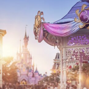 Disneyland Paris Schloss mit Karussel