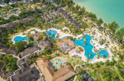 Luxusurlaub in Thailand: 15 Tage Khao Lak im TOP 5* ROBINSON Hotel mit Frühstück, Flug, Trans...