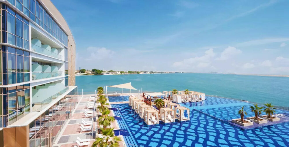Royal M Hotel Abu Dhabi Poolbereich