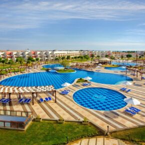 Luxus in Hurghada: 6 Tage Ägypten im TOP 5* TUI BLUE Hotel mit All Inclusive, Flug & Transfer für 650€