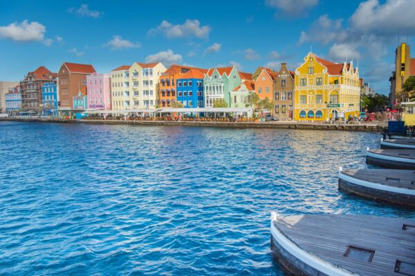 Handelskade Wahrzeichen von Curaçao im Stadtteil Punda, alter Hafen