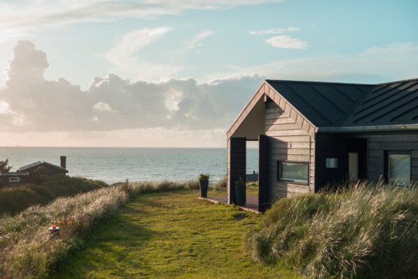 Ferienhaus mit großem Grundstück auf der Düne mit Meerblick, am Strand