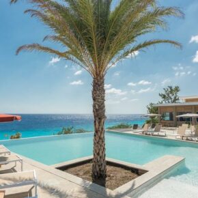 Schon bald in die Karibik: 10 Tage Curaçao mit luxuriösem 4* Hotel am Strand, Halbpension, Flug & Transfer für 2338€