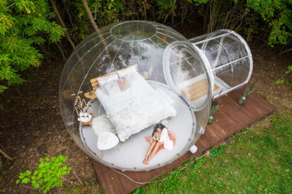 Glamping im Weinfass oder Bubbletent. Bei mydays könnt Ihr solche Unterkünfte buchen.