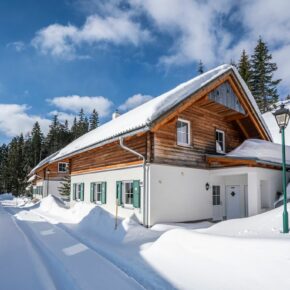 Wintertrip: 4 Tage Österreich im schickem Chalet direkt an der Piste mit Sauna ab 143€