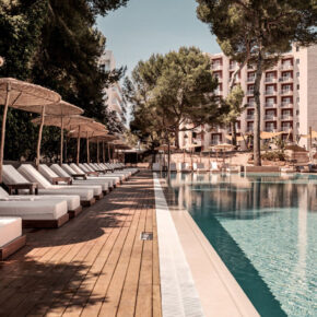 Stylish auf Mallorca: 7 Tage im 3* Design-Hotel mit Frühstück, Flug, Transfer & Zug für 415€