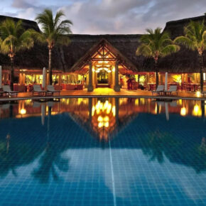 Traumurlaub auf Mauritius: 9 Tage im TOP 4* Resort am Strand mit Suite, Halbpension, Flug & Transfer für 1722€