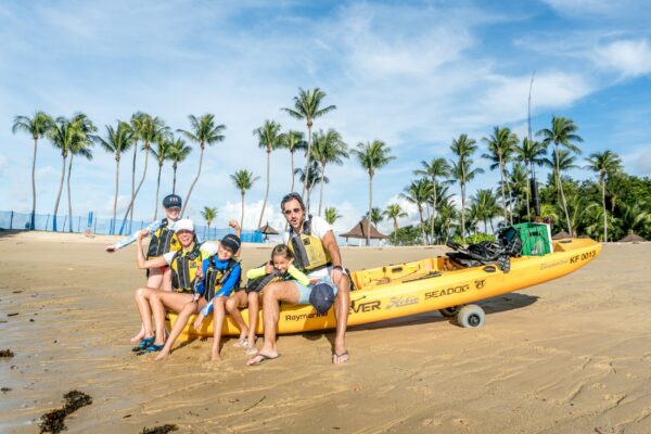 Singapur Sentosa Beach Ausflug Familie mit Kindern Kajak Wassersport