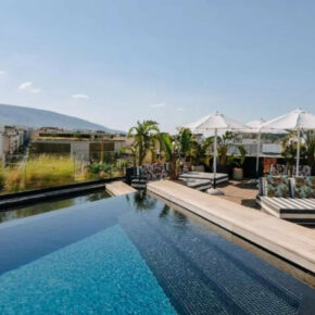 Sommer-Kurzurlaub in Athen: 3 Tage im zentralen 4* Hotel mit Frühstück, Rooftop-Pool & Flug nur 238€