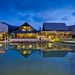 Thailand: 10 Tage im TOP 5* Hotel in Khao Lak mit Frühstück, Flug, Transfer & Zug für NUR 1265€