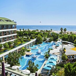 Türkei: 8 Tage im TOP 5* Adults-only-Hotel mit All Inclusive, Flug, Transfer & Zug für nur 593€
