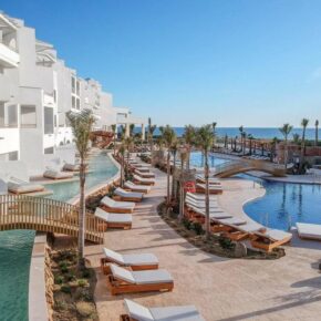 Luxusurlaub in Andalusien: 6 Tage im TOP 4.5* TUI BLUE Hotel am Strand mit Frühstück, Flug, Transfer & Zug für 636€