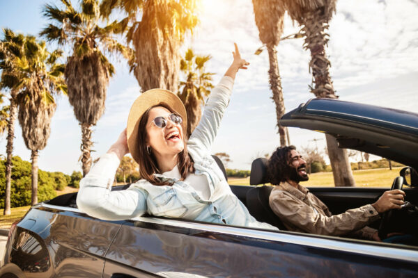 Dieses Paar macht einen Roadtrip durch die USA und hat seinen Mietwagen bei Europcar in Los Angeles abgeholt. Europcar hat über 20 Standorte in den USA, davon die meisten an der Westküste.