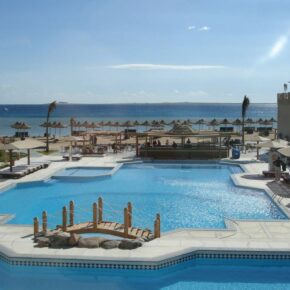 Ägypten ruft: 10 Tage nach Hurghada im guten 4* Hotel mit All Inclusive, Flug, Transfer & Zug nur 574€