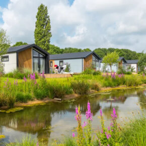 EuroParcs: 5 Tage im Sommer in den Niederlanden mit eigenem Chalet am Wasser für nur 137 € p.P.