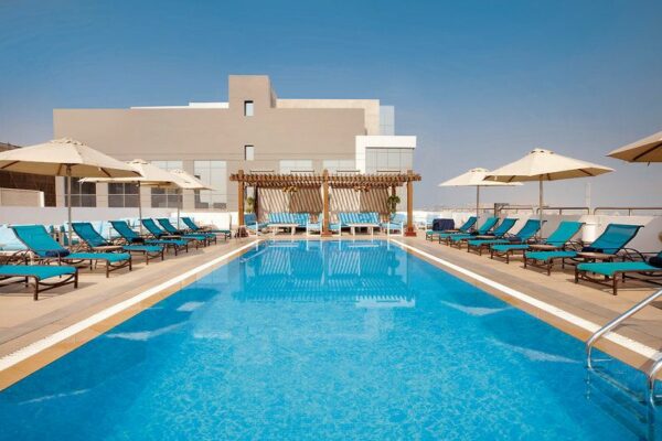 Pool des Hilton Garden Inn Dubai Al Minas