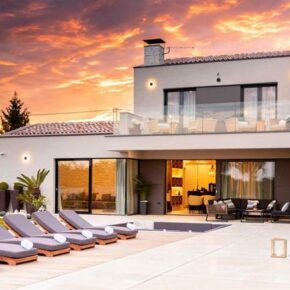 Ferienhaus in Kroatien: 8 Tage Istrien im eigenen Ferienhaus mit Pool & Whirlpool nur 742€ p.P. Ferienhaus in Kroatien: 8 Tage Istrien im eigenen Ferienhaus mit Pool & Whirlpool nur 742€ p.P.